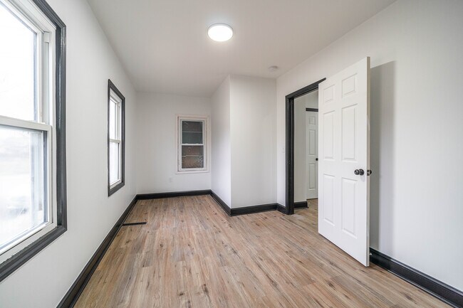 Building Photo - 2704 Perdue Ave