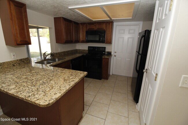 Foto del edificio - 907 Commerce Rd SE
