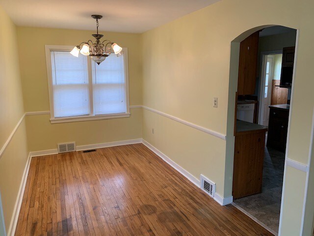 Building Photo - Center Valley Cape Cod Available Now