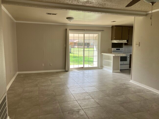 Foto del edificio - 7517 Madison Dr