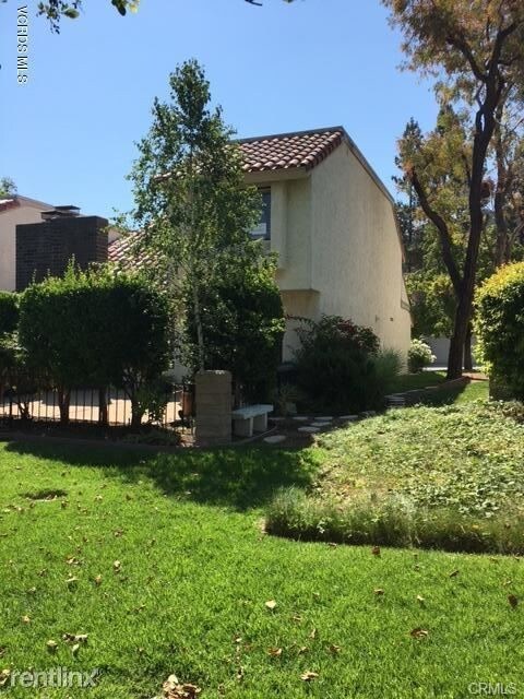 Building Photo - 3 br, 2.5 bath Townhome - 611 White Oak Ln