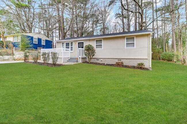 Building Photo - 440 Belgarde Pl Se