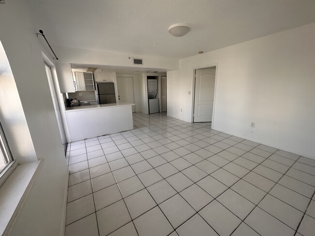 Building Photo - 3052 SW 27th Ave
