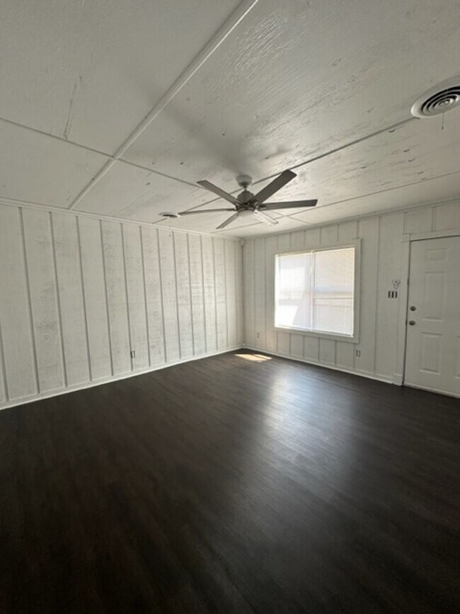 Building Photo - 2701 Russell Ave