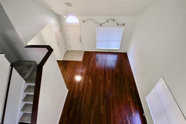 Building Photo - 10808 Sierra Nevada Ln