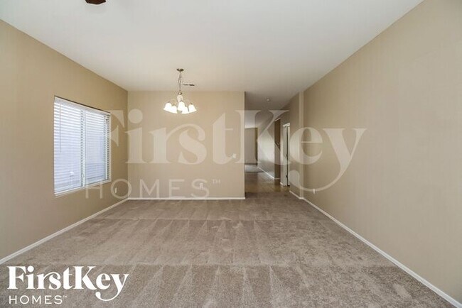 Foto del edificio - 1206 E Daisy Way