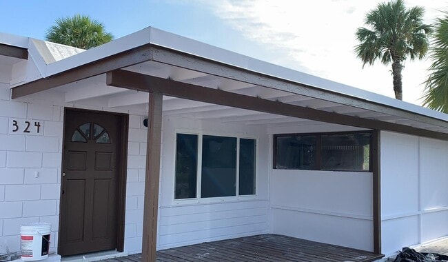 Building Photo - 324 SE Tressler Dr
