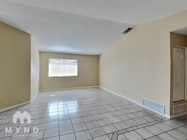 Foto del edificio - 10270 E Woodhaven Ln