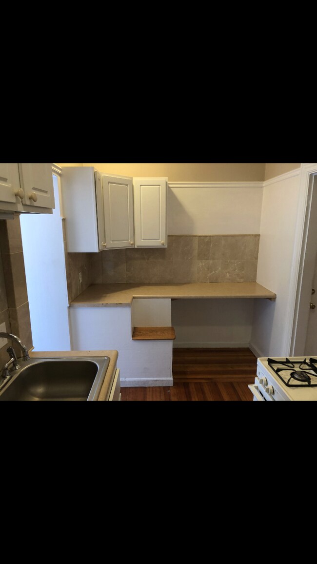 Building Photo - 343 Thayer St
