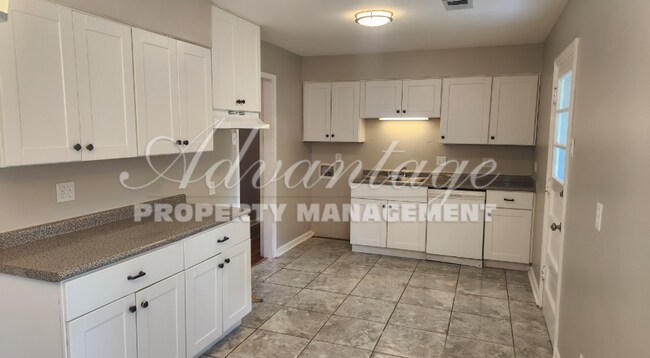 Foto del edificio - Beautifully Renovated Home in Perkins Road...