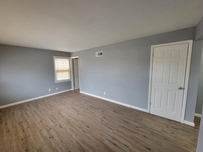 Building Photo - 5636 Sapphire Avenue