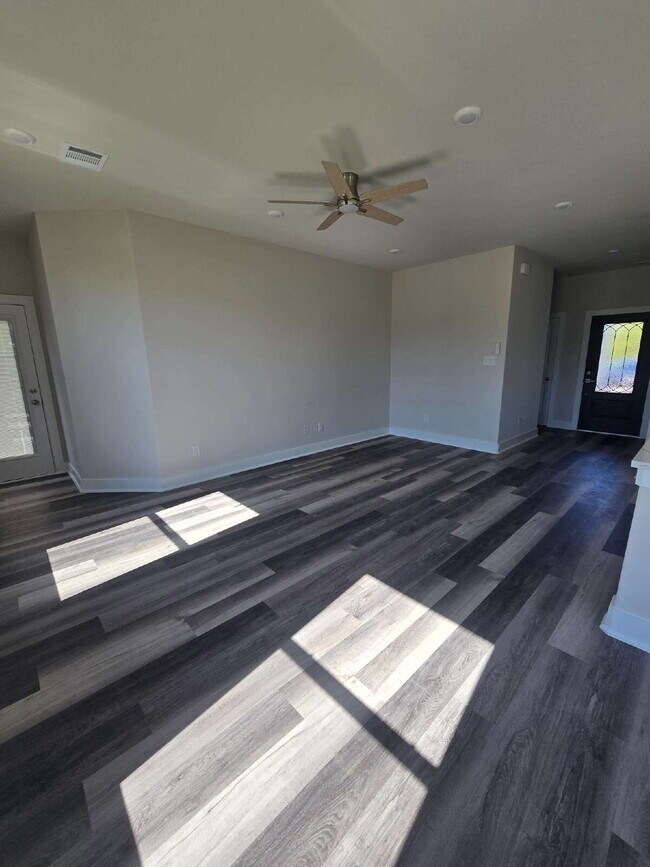 Foto del edificio - "New 3-Bed Oasis with Quartz Finishes and ...