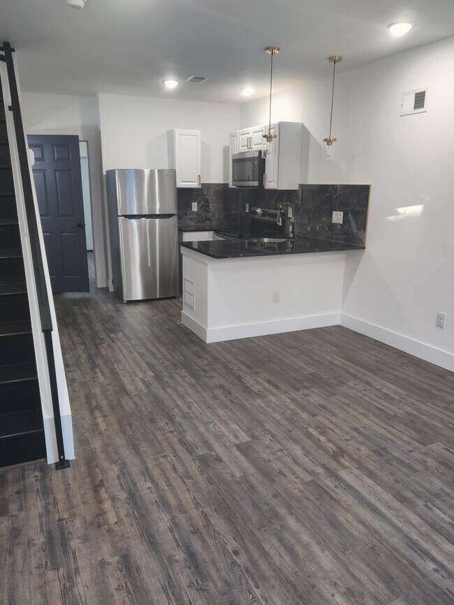 Building Photo - 3014 N Croskey St