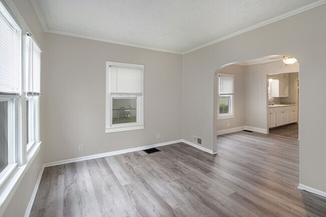 Foto del edificio - 3/1 Ranch Style Home in Eastwood with Fenc...