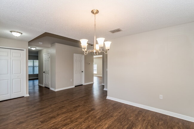 Foto del edificio - 3017 Sunset Ridge Dr