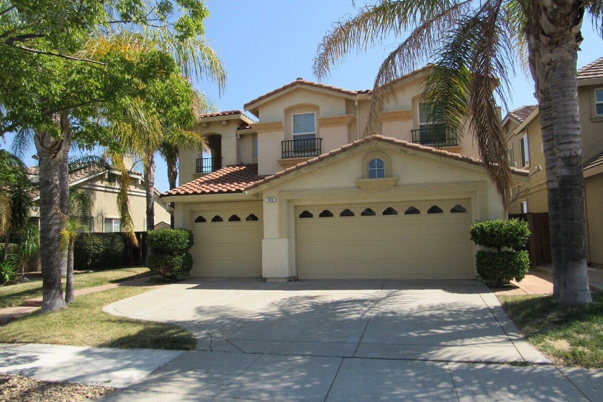 Foto principal - Beautiful Deer Ridge 4 Bed, 3 Bath Brentwo...