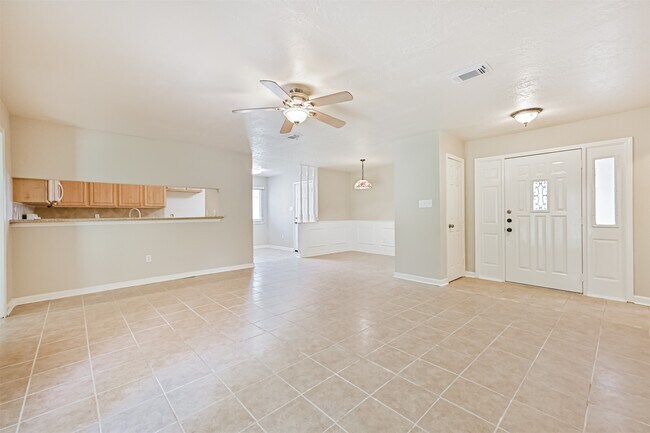 Building Photo - 1113 N Heron Dr