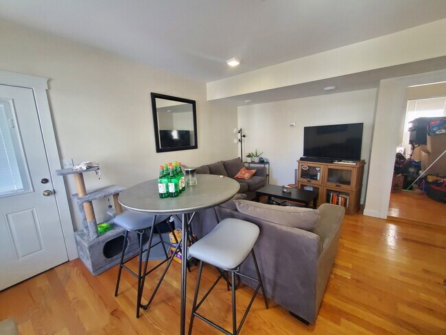 Building Photo - 21 Weitz St