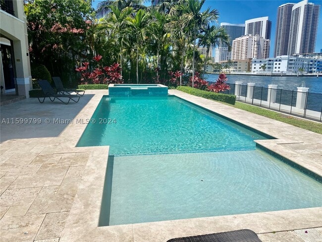 Foto del edificio - 513 Palm Dr