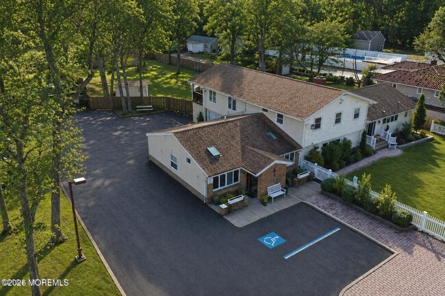 Building Photo - 437 Adamston Rd