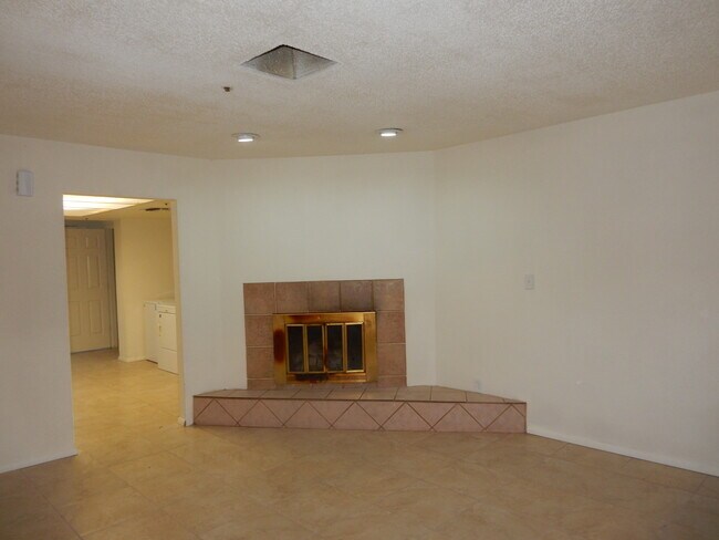 Building Photo - 7826 E Heatherbrae Ave