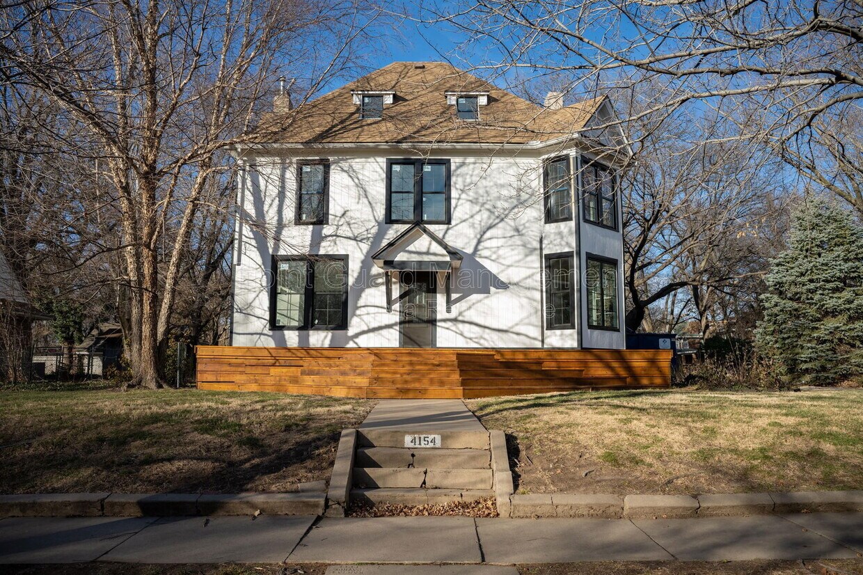 Foto principal - 169 S Belmont St