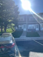 Building Photo - 2134 Oakcrest Cir