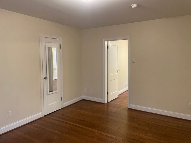 Foto del edificio - 7902 Garland Ave