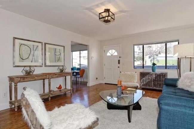 Building Photo - 2 bedroom in Oakland CA 94602