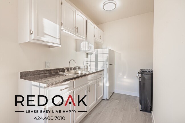 Foto del edificio - Sun-Drenched Studio with Included Kitchen ...