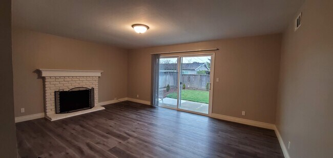 Building Photo - 1477 Cameo Dr