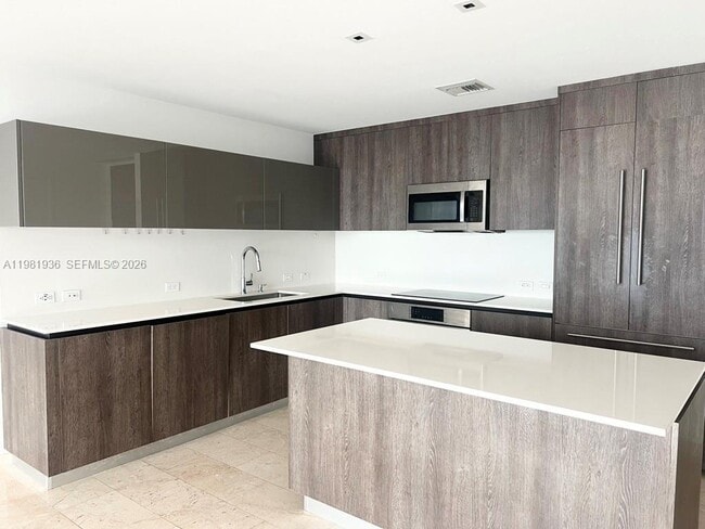 Building Photo - 68 SE 6th St