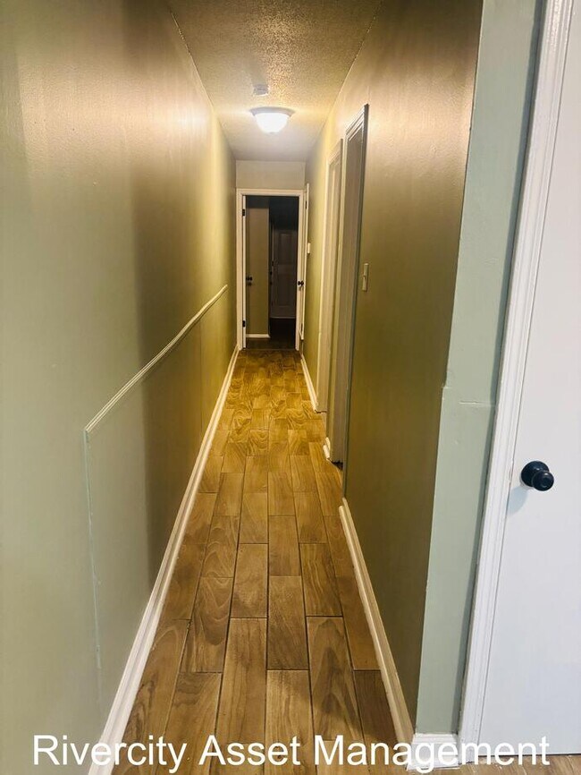 Building Photo - Charming Duplex Near University of Memphis!!!!! HABLAMOS ESPANOL!!!!!!!!