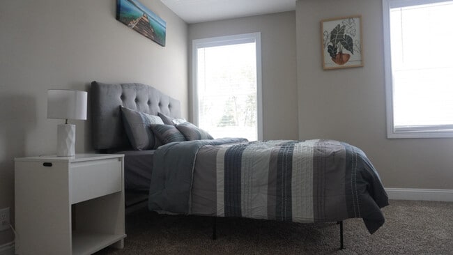 Foto del edificio - 3409 Summerfield Dr