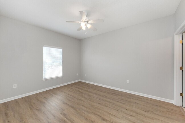 Foto del edificio - 8226 Green Parrot Rd