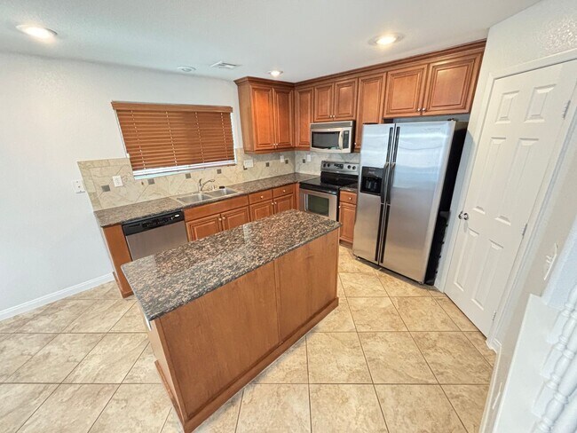 Foto del edificio - Charming 3 Bedroom, 3 Bathroom, 2-Story Ho...