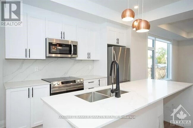 Building Photo - 15 Monk St