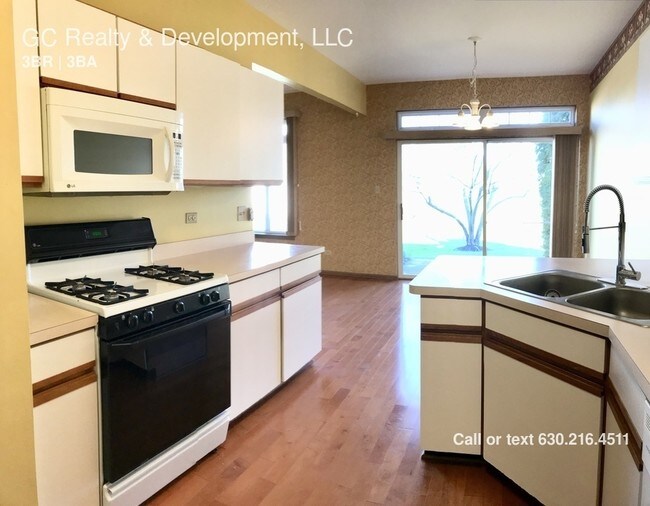 Building Photo - 681 N Katherine Ln