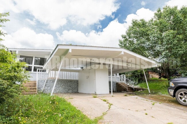Building Photo - 1708 W 47th St