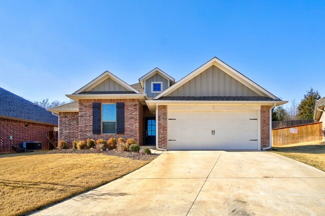 Building Photo - Charming 3-Bed Oasis in East Edmond