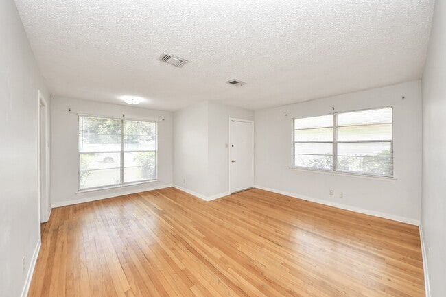 Building Photo - 1324 Bennett Dr