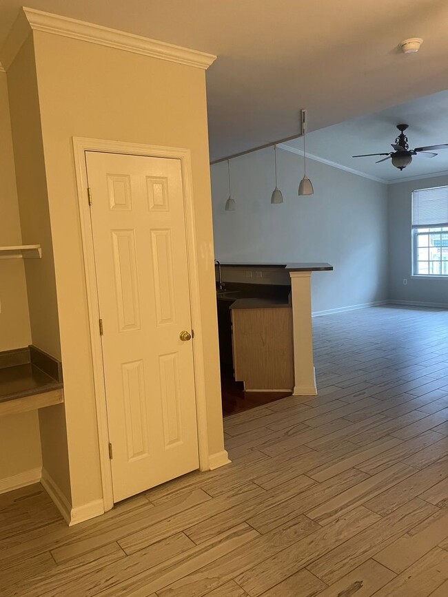 Foto del edificio - 1BR 1 B available 10/3/24- Carriage Hill