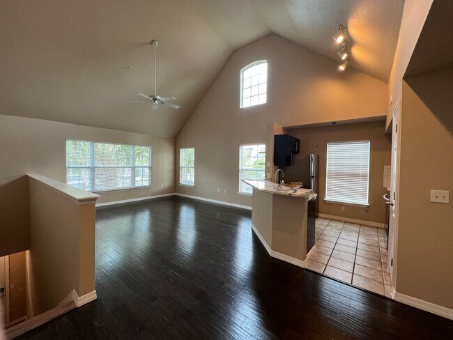 Foto del edificio - Beautiful 2-bedroom, 2-bath Condo available in sought after Admirals Walk private gated community.