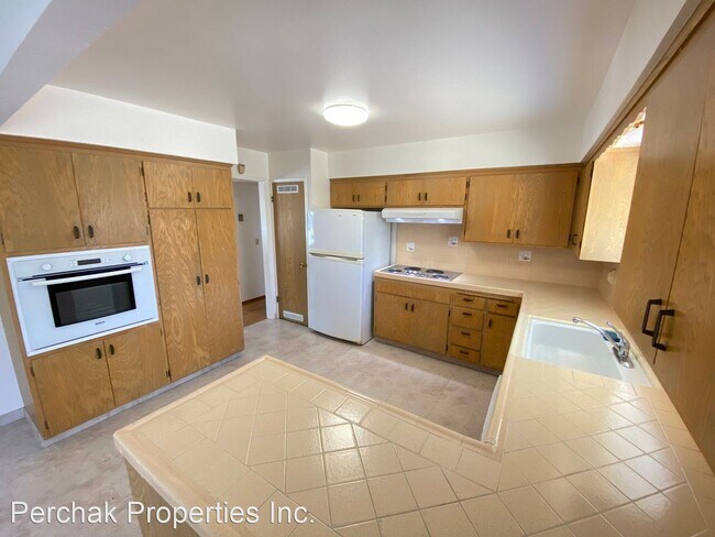 Building Photo - 4 br, 2 bath House - 6 Thorndale Place