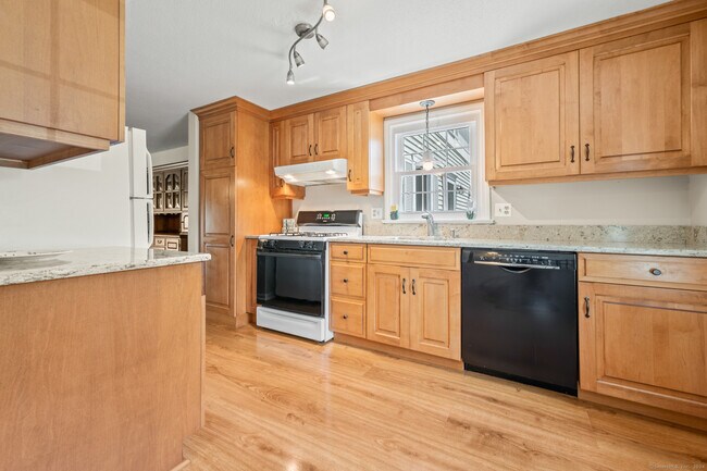 Building Photo - 5 Hubbard Run Dr