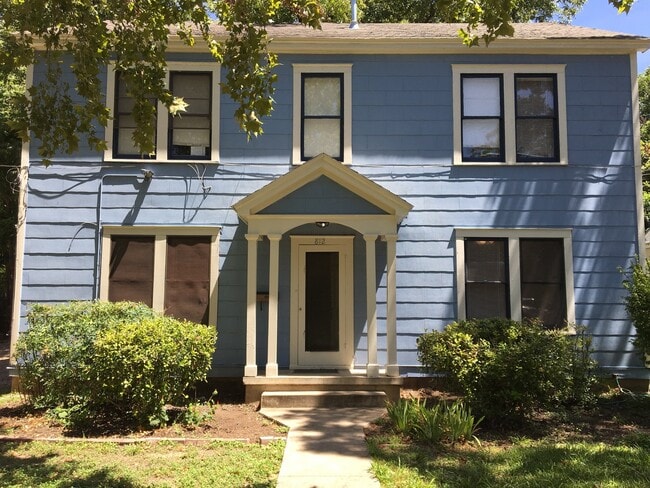 Building Photo - 812 E 30th St