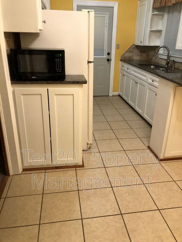 Building Photo - 3615 Kuida Ave