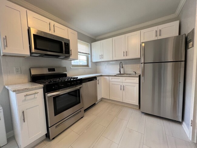 Building Photo - Murray Hill Gardens: Your Perfect Home Awa...