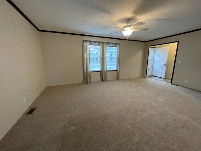Building Photo - 214 Borman