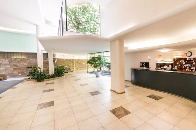 Building Photo - The Crestwood Apartments